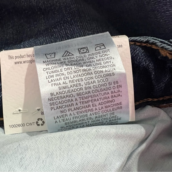 Wrangler Women’s High Rise Fierce Flare Jeans 6 28 NWT - Picture 7 of 7